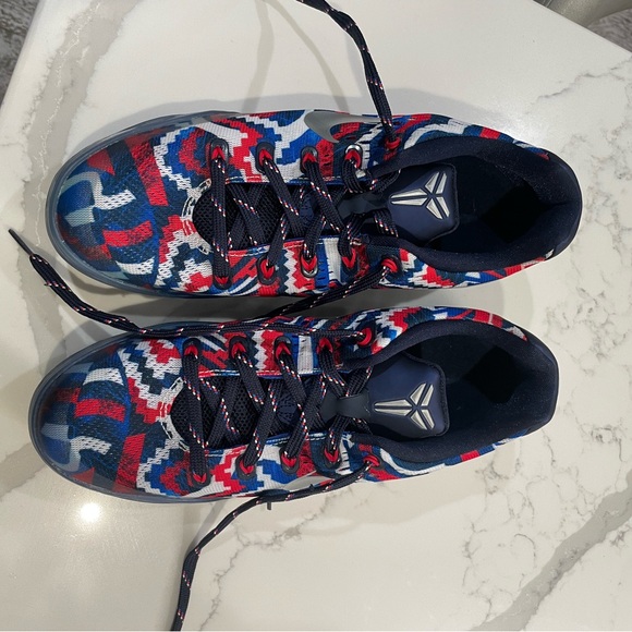 Nike Kobe 9 Basketball Shoes - Picture 3 of 7